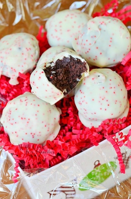 Peppermint Oreo Bites 3 from willcookforsmiles.com #peppermint #oreo