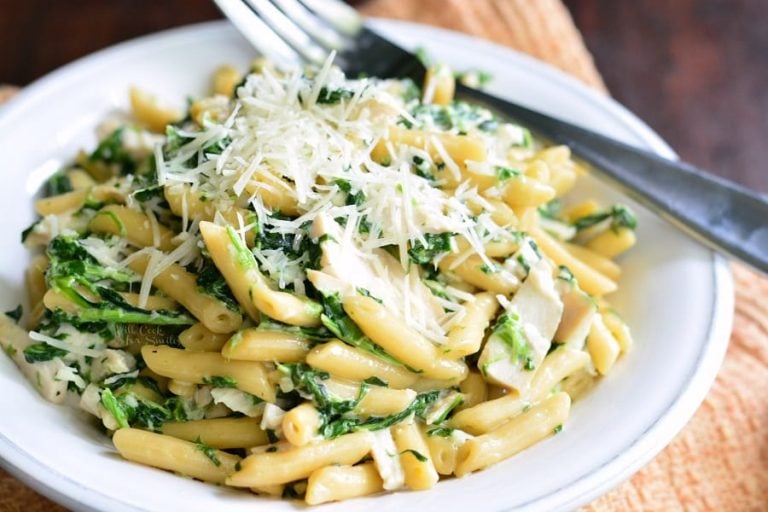 Garlic and Spinach Alfredo Chicken Pasta