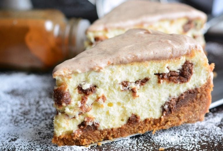 Cinnamon Roll Cheesecake