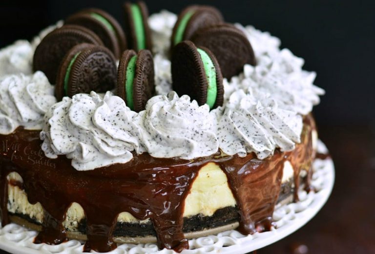 Oreo Mint Chocolate Chip Cheesecake