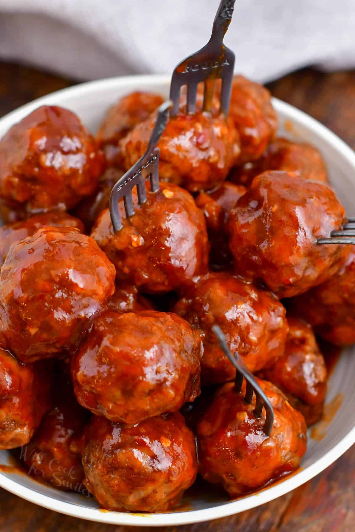 Cocktail Meatballs - Grape Jelly Meatballs - Easy Party Meatballs