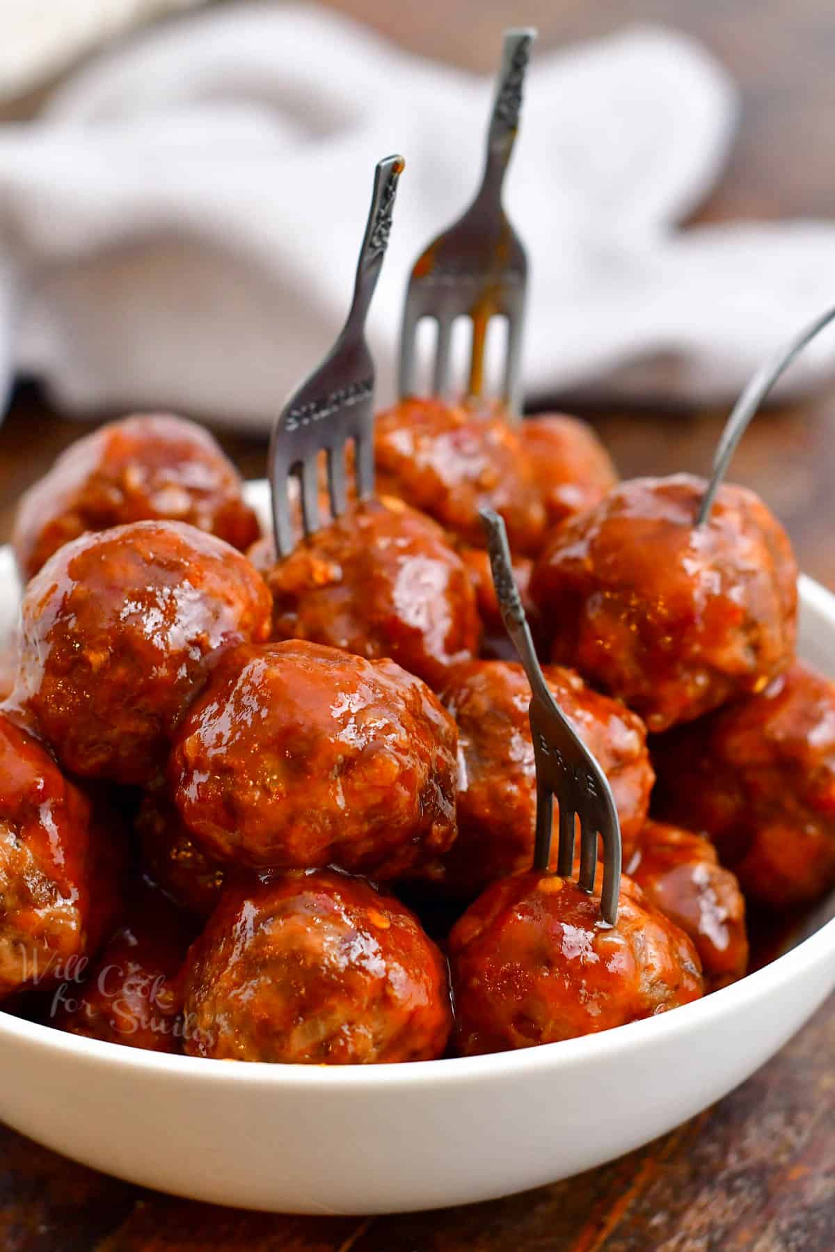 Cocktail Meatballs - Grape Jelly Meatballs - Easy Party Meatballs