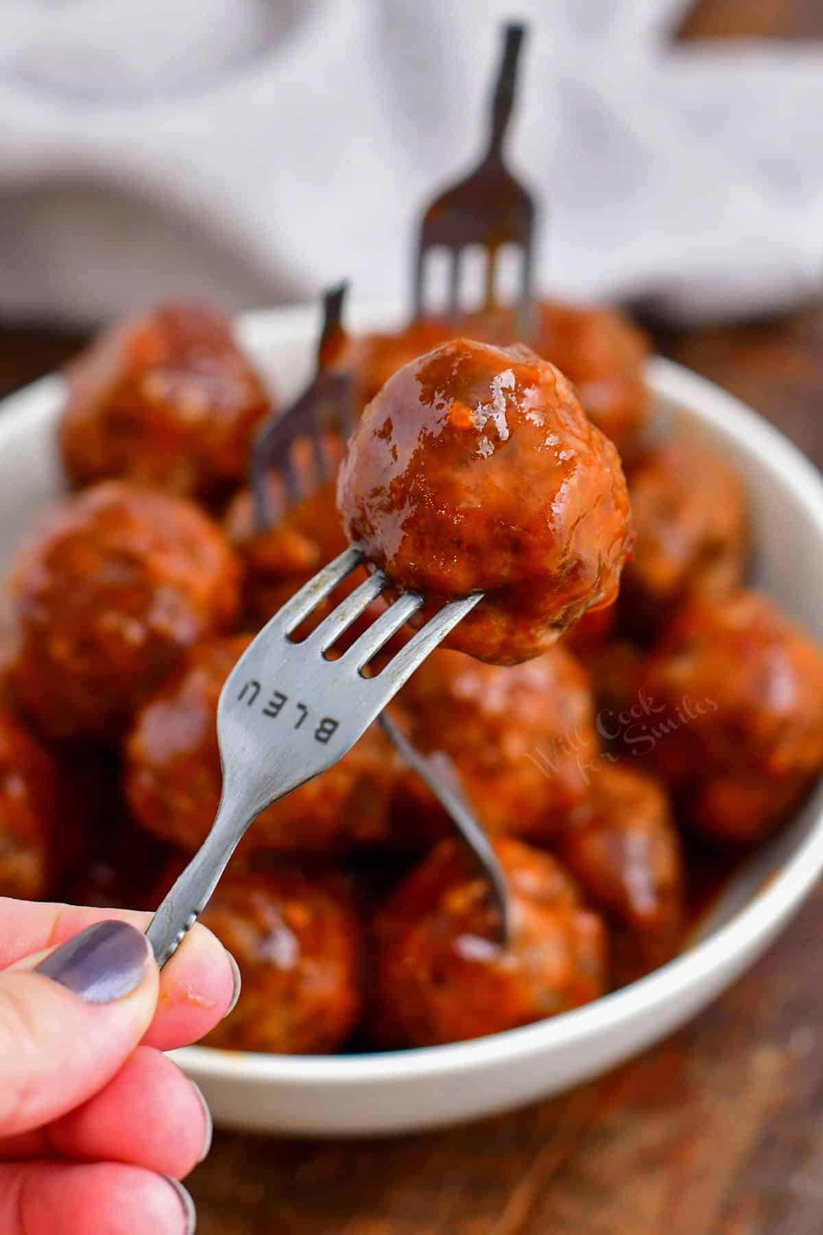 Cocktail Meatballs - Grape Jelly Meatballs - Easy Party Meatballs