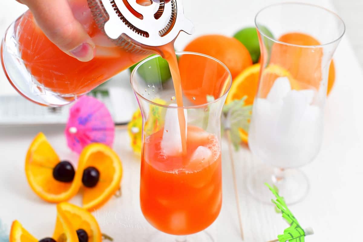 Rum Punch - Easy Tropical Cocktail Recipe That's Sweet and Refreshing!