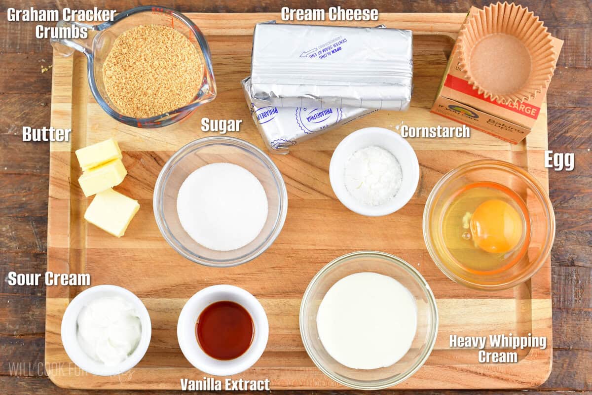 labeled ingredients infographic to make mini cheesecakes.